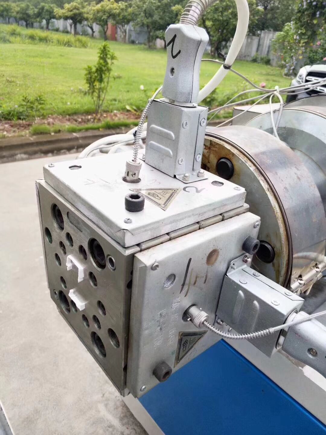 PVC cable trunking machine