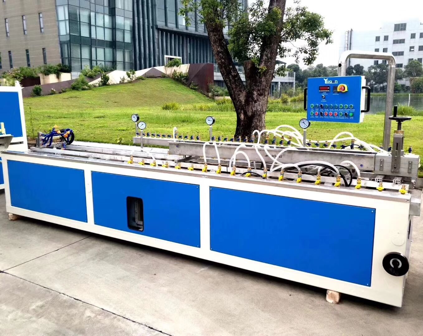 PVC cable trunking machine