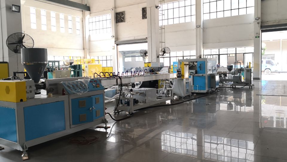 New Type 3 color Yarn Braided Pipe Machine, high quality garden hose extrusion machine